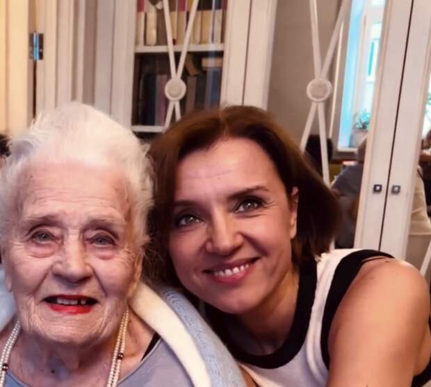Мать актрисы Ирины Алферовой отпраздновала 104-летие в кругу семьи