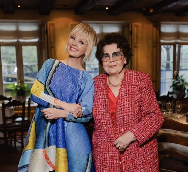 Певица Валерия восхитила поклонников, показав свежий снимок со своей мамой