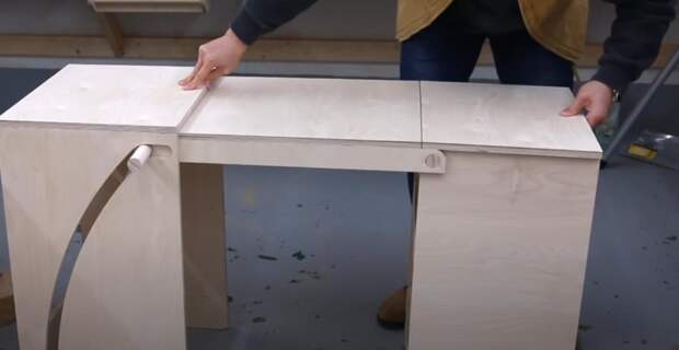 Как сделать напольную полку-трансформер с выдвижным столиком