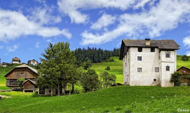 Сан-Виджилио-ди-Мареббе (San Vigilio di Marebbe) - очаровательная горная деревушка. (56 фото)