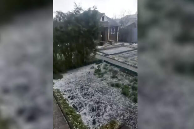 На некоторые районы Москвы обрушились ливень с градом и снег