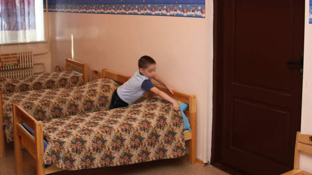 Сиротпром зарабатывает миллионы на сломанных судьбах детей Сиротпром зарабатывает миллионы на сломанных судьбах детей