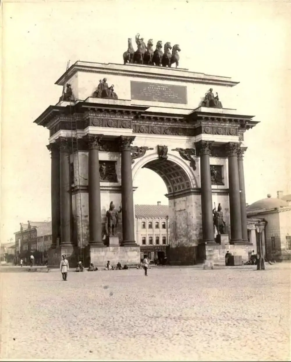 триумфальная арка в москве на тверской заставе