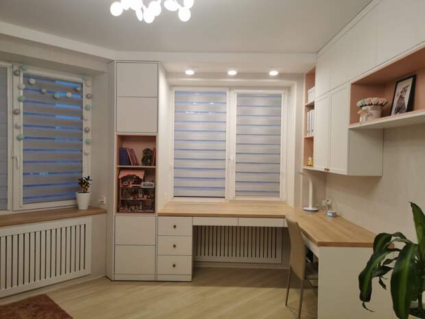 Угловой письменный стол, изготовленный по размерам клиента компанией Hansa Mebel