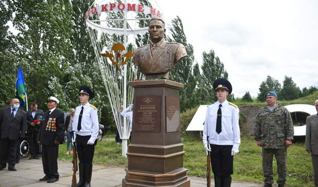 В Татарстане появился памятник основателю ВДВ