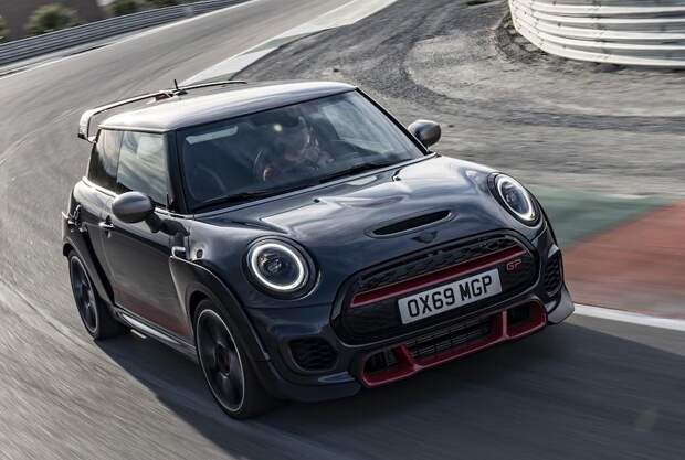 Самый мощный хэтчбек MINI едет в Россию Самый мощный хэтчбек MINI едет в Россию
