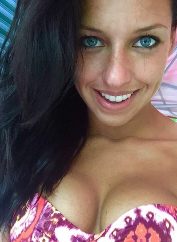 Gorgeous ladies with beautiful cheek dimples (32 Photos)