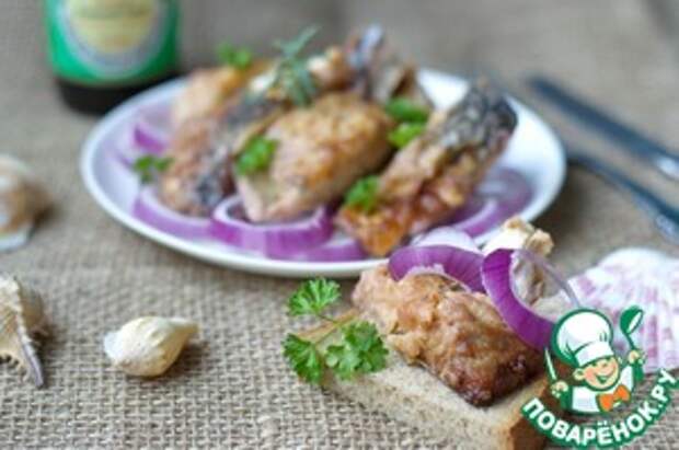 Маринованная скумбрия Лук репчатый
