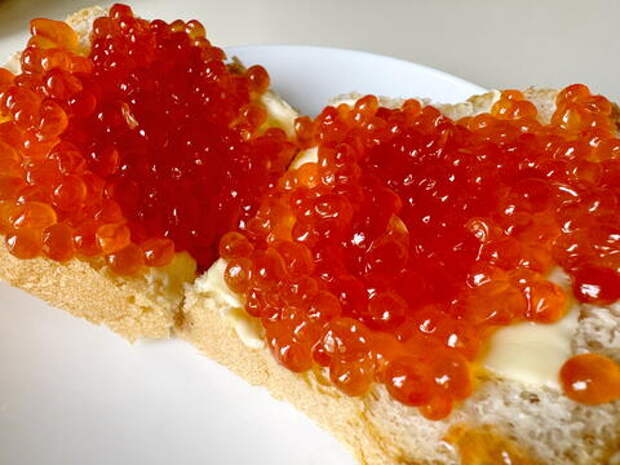 Стоимость красной икры скатилась до минимума