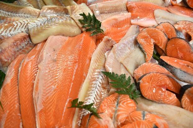 Евросоюз не захотел отказываться от некоторых российских продуктов