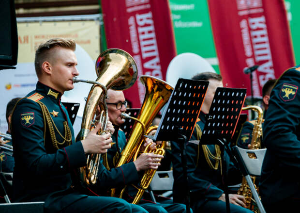 21-й военный оркестр штаба Московского военного округа выступил в Филёвском парке