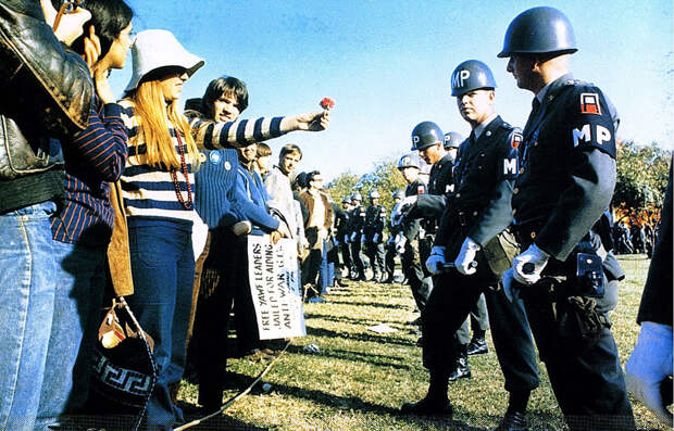 compassionoverviolence10 30 фотопримеров человеческого сострадания во время акций протеста