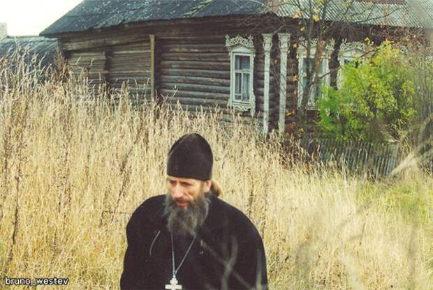 МИХАИЛ ДЕЛЯГИН. «НЕ ПЕССИМИЗМ ДАЖЕ, А ТИХОЕ ОЗЛОБЛЕНИЕ ЛЮДЕЙ. ПОКА ТИХОЕ». ИСПОВЕДЬ БАТЮШКИ