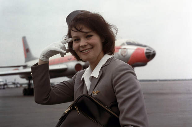От буфетчиц до муз: какими были советские стюардессы