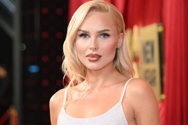 Певица Ханна рассказала, что получила свои первые $1000 на конкурсах красоты