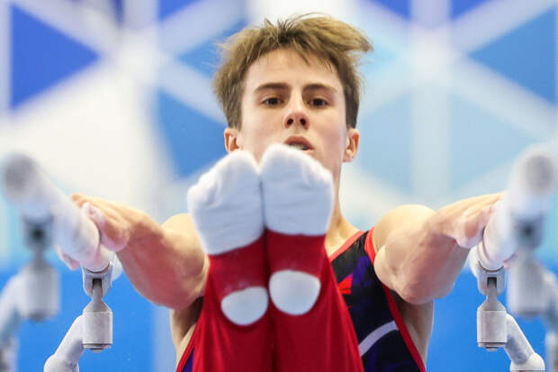 Россиянин Духно завоевал бронзу в упражнениях на брусьях на этапе Кубка мира