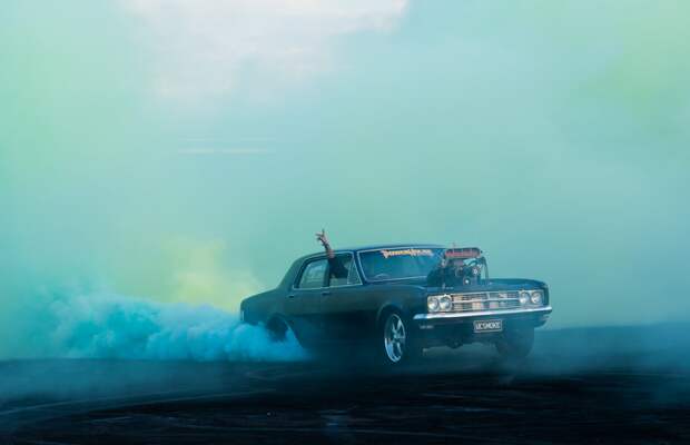 Жжёная резина и хаос - захватывающие кадры с Burnout Competition