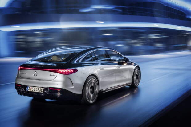 Mercedes официально представил новый электрический суперседан EQS (галерея)