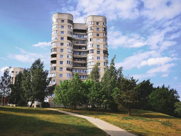 Здание рядом с домом, в котором живет Мантас  Чернобыль, кино, литва, место, сериал, съемка, фото
