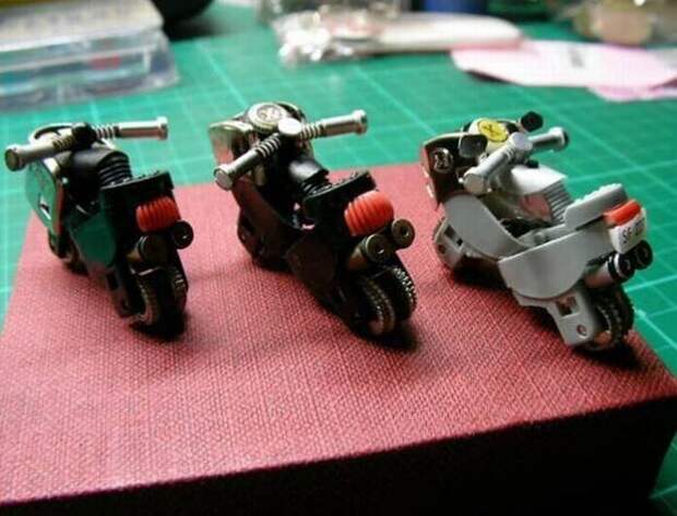 Умелец превращает старые зажигалки в мини-мотоциклы