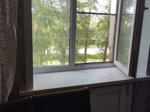 В Кузбассе 2-летняя девочка выпала из окна