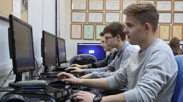 Помощь школьникам, учителям и родителям: как работает приложение «Сферум»