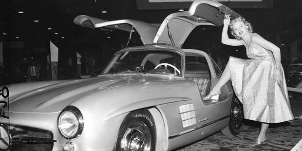 Mercedes-Benz 300 SL, мотор-шоу Херба Шрайнера, Нью-Йорк, февраль 1954 года автовыставка, девушки, девушки и авто, ретро фото