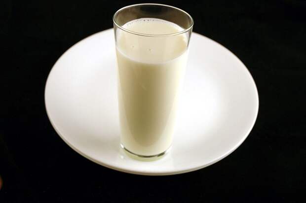 Цельное молоко (333 грамма = 200 калорий): 