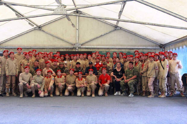 Команда филиала фонда «Защитники Отечества» на Сахалине организовала встречу ветеранов СВО с юнармейцами