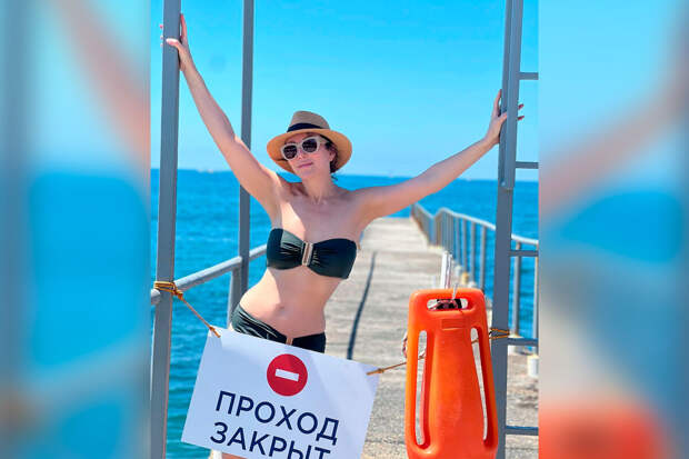 Актриса Алика Смехова показала фигуру в купальнике