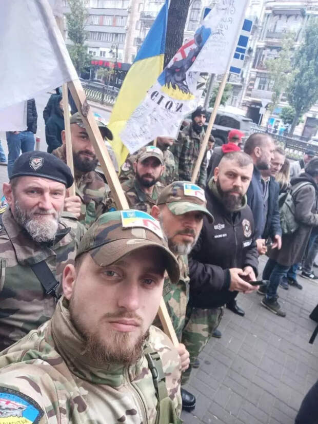 Боевики с Донбасса прибыли в Грузию. В их составе снайперы