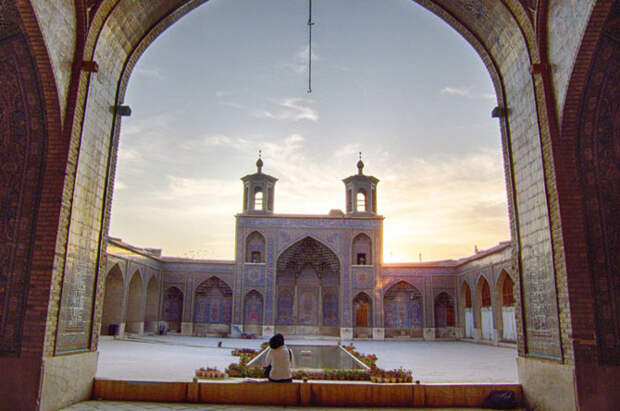 Прогулка по великолепной «Розовой мечети» в утренние часы