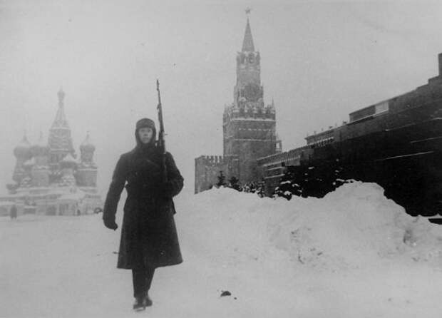 Военное положение в Москве: что запрещено было делать жителям столицы
