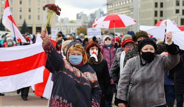 Белорусов призвали не надеяться на помощь Запада: Остались один на один с режимом