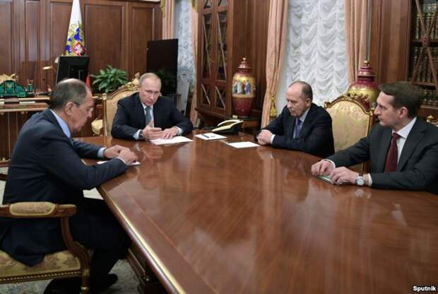 Владимир Путин с Сергеем Лавровым (МИД), Сергеем Нарышкиным (СВР) и Александром Бортниковым (ФСБ)