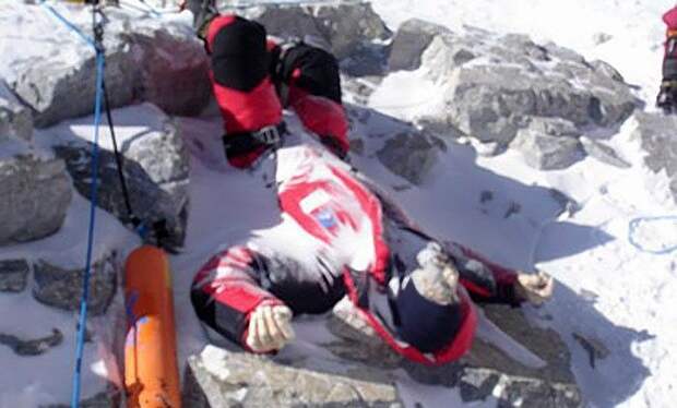 everestcemetery02 Мэллори, Ирвин и другие вечные пленники Эвереста