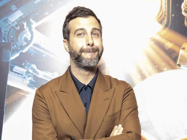 Иван Ургант появился на прощании с Игорем Золотовицким