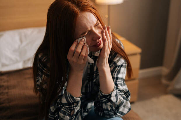 Эксперт Кузьмина: гелевый компресс поможет восстановить кожу после слез