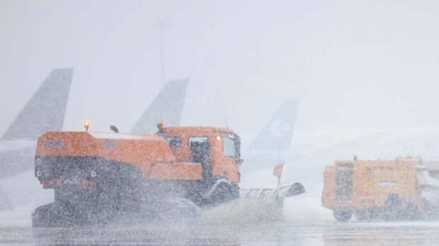 США накрыл снежный шторм: свыше 13 тысяч рейсов отменены, более 230 тысяч человек остались без света