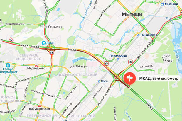 На МКАД ограничили движение из-за массового ДТП