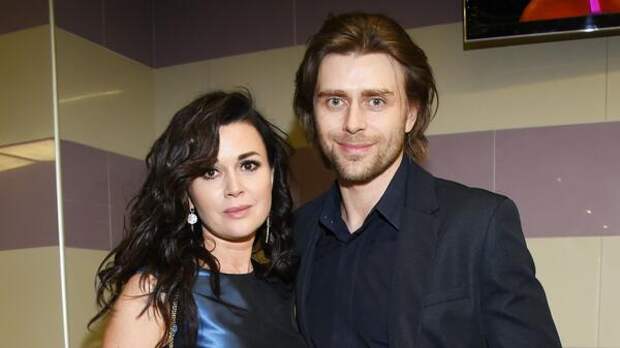 Достал мешки из багажника: что привез Чернышев на могилу Заворотнюк