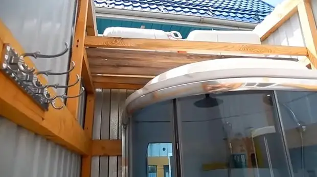 Душ на участке без заморочек. Всё красиво, удобно и скрыто от посторонних глаз