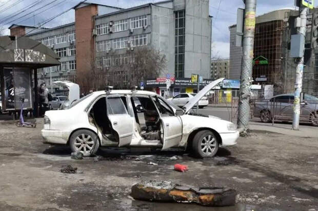 В Иркутске мужчина поджег автомобиль с водителем внутри