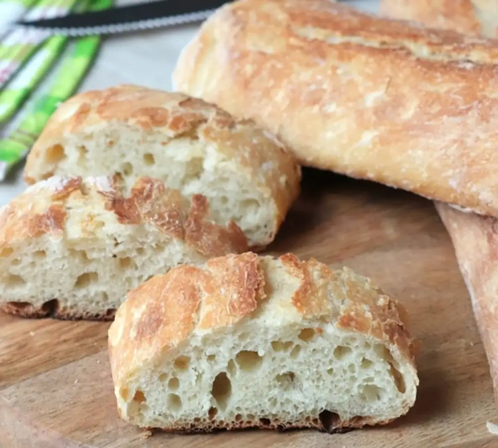 Итальянский хлеб рецепты. Стирато итальянский хлеб. Итальянский хлеб Серато. Чиабатта. Итальянский хлеб чиабатта.