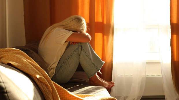 Психолог назвала признаки синдрома отложенной жизни