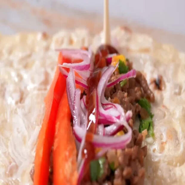 Добавьте в фарш соевый соус и кукурузу: секрет самой сочной начинки для лаваша. Рецепт домашней шаурмы