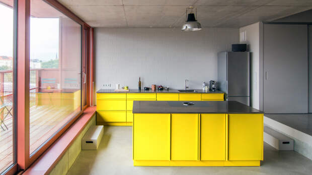 Кухонный гарнитур в разных цветах: от сочного желтого до успокаивающего серого