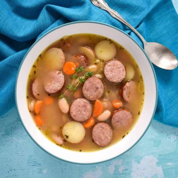 Суп с колбасой. \ Фото: cook2eatwell.com. Суп с колбасой. \ Фото: cook2eatwell.com.