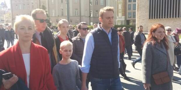 Полиция вывела Навального с митинга против реновации по просьбе организаторов