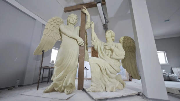 Ангелы вернутся на Главное здание Петербургской духовной академии